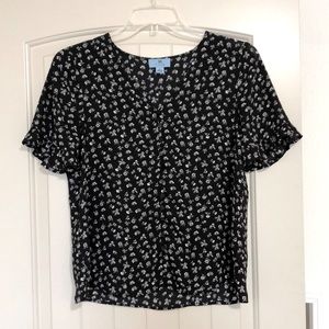 Floral ruffle sleeve blouse *like new*